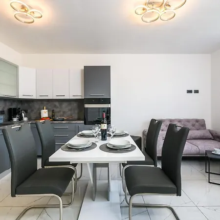 2 Bedroom Beautiful In *
