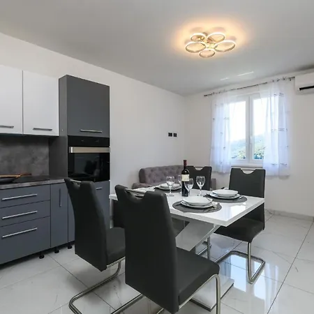 2 Bedroom Beautiful In *