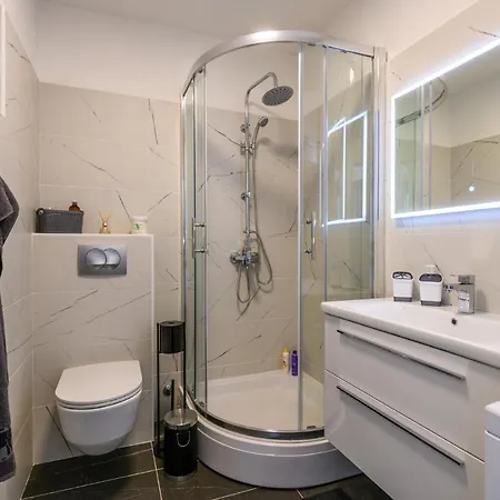 2 Bedroom Beautiful In شقة